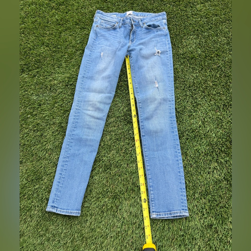 Women’s Rich & Skinny Blue Distressed Jeans.  Size 26.